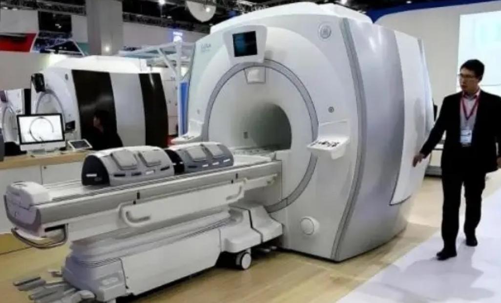 一台核磁共振仪，以前飞利浦卖我们3000万，后来，我们自己研发出来了，他扭头就卖