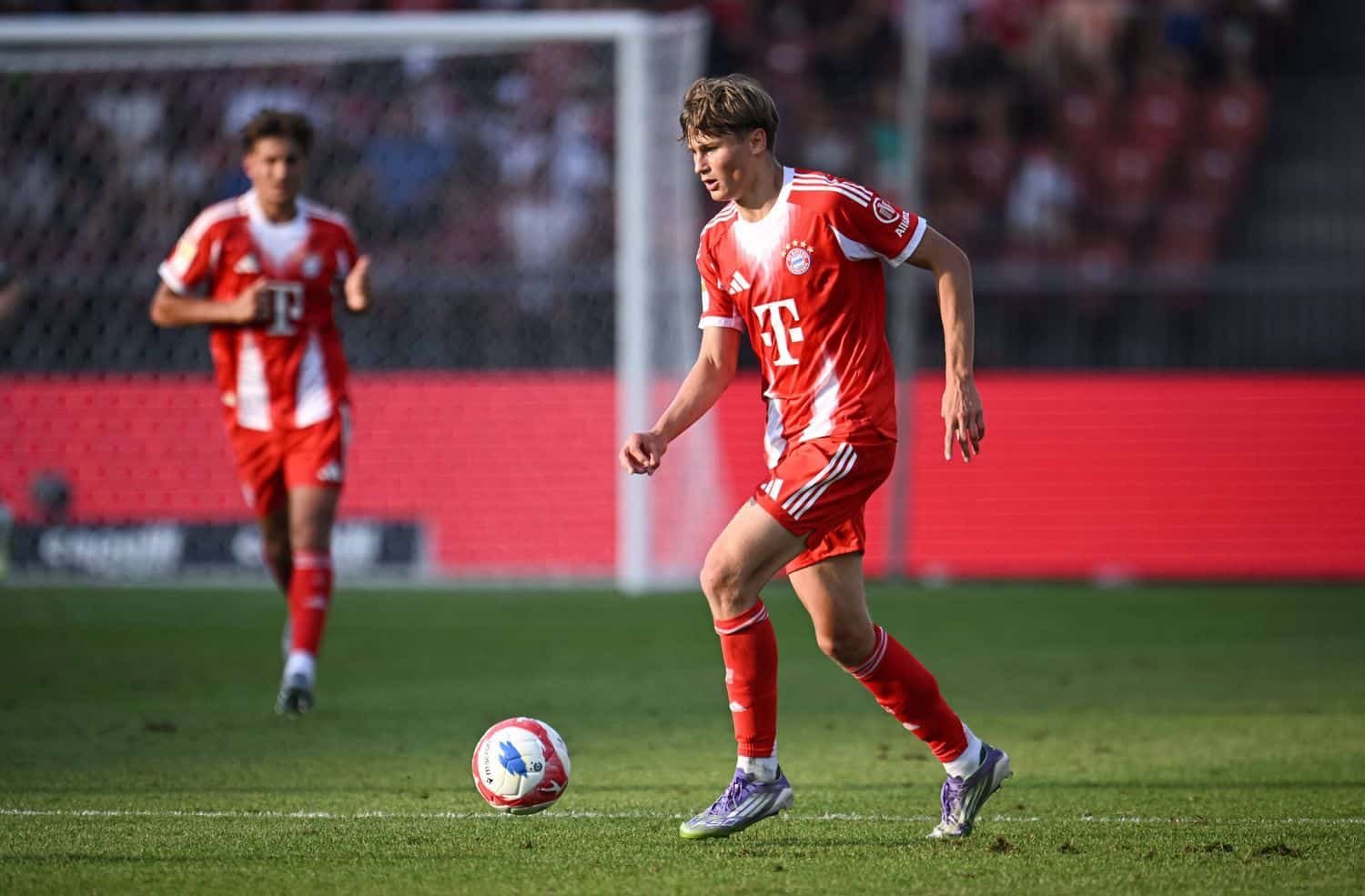 【Fabrizio Romano】 🚨🔴⚫️ 米兰从德甲 拜仁慕尼黑租借了其