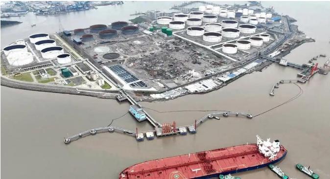 印度拒收俄油后，油轮在中国门口排队等，对中国赔钱大甩卖？

印度炼油厂按下暂停键