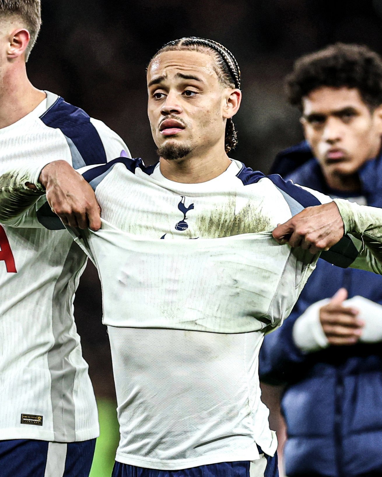 每体：巴塞罗那没有计划签回哈维·西蒙斯❌ 签下这名球员需要近4500万欧元的转会