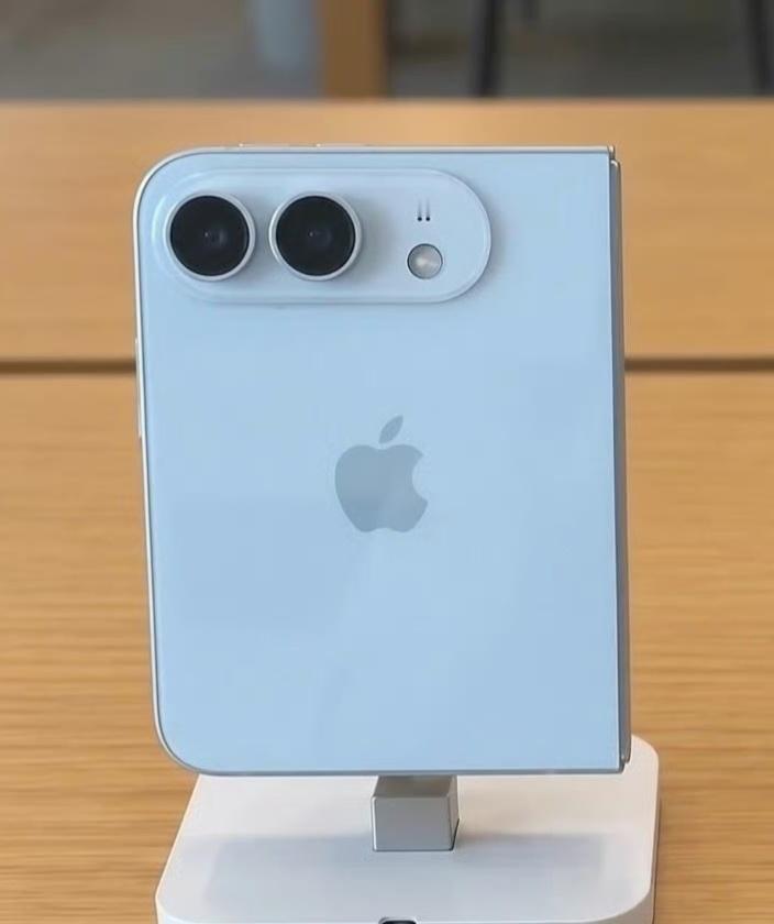 原来iPhone Ultra也是这个设计，这是想到一起了？[并不简单] ​​​