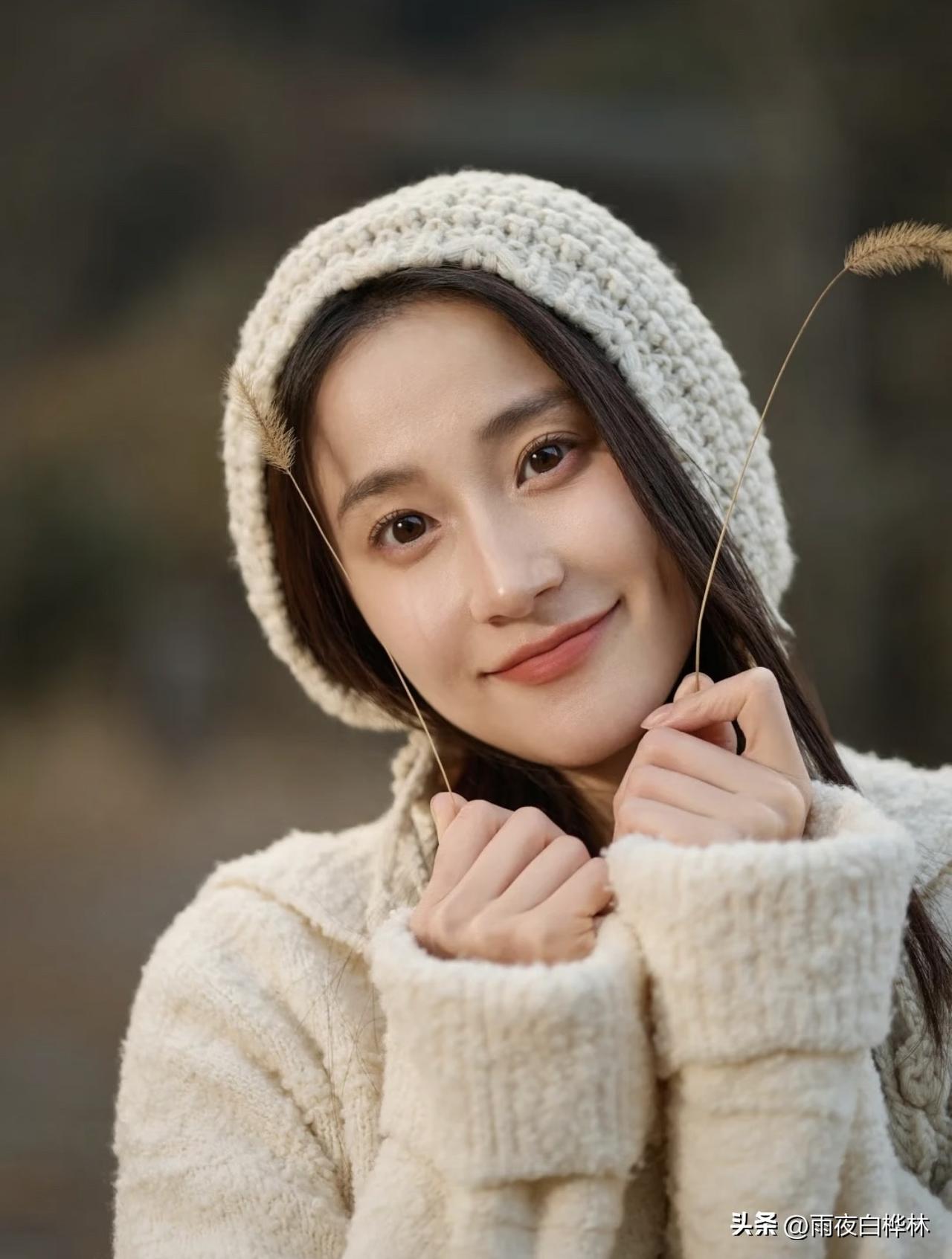 为什么同情不了张豆豆？
理由很简单，
因为她不是在受委屈，
她是在上班。

《妻