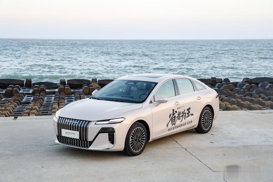 订单持续火爆 荣威M7 DMH携“活人感”AI车机登陆广州车展