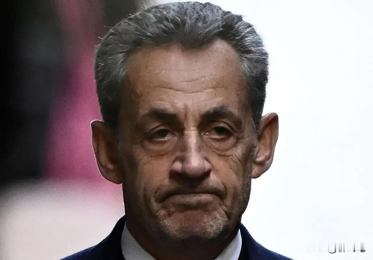 法国前总统萨科齐入狱之后被狱友奚落并遭到威胁和挑衅:我们要为卡扎菲报仇。
估计萨