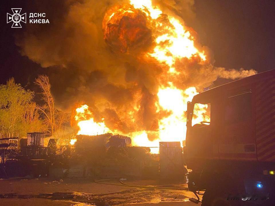 【基辅5死21伤】乌克兰国家紧急情况局通报称，俄罗斯袭击基辅造成5人死亡，其中包