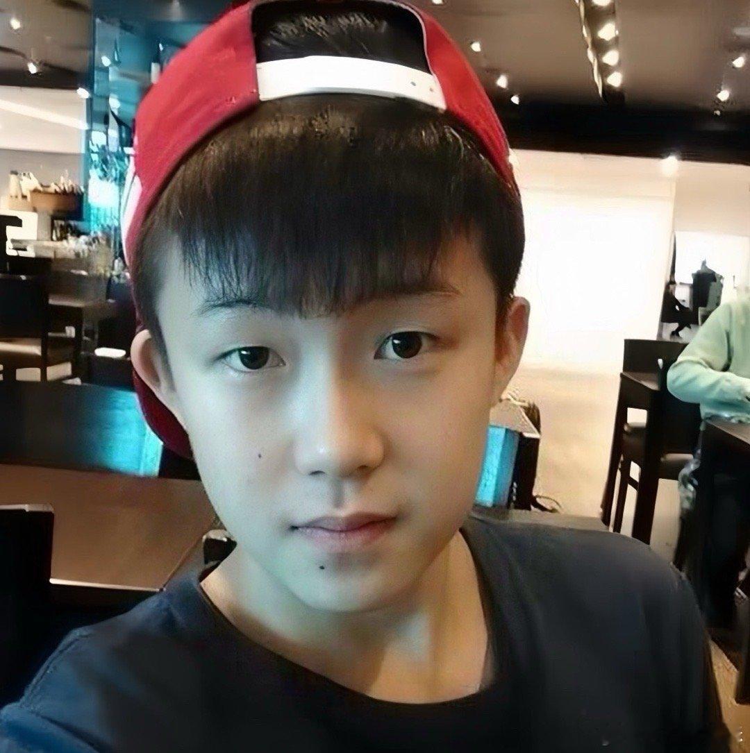 先擦鼻涕后擦泪 从此走上社会路/. 