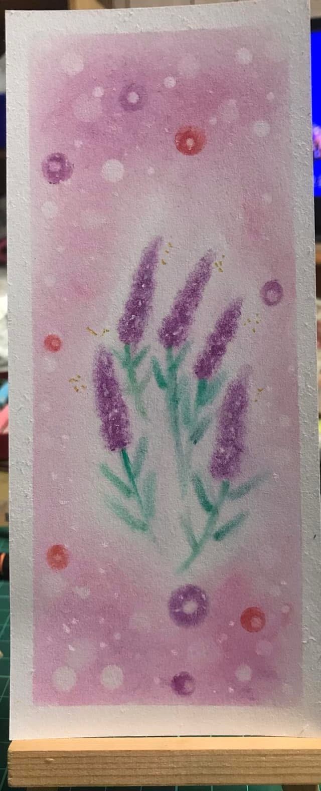 养娃日记45今天是紫色的薰衣草书签，薰衣草应该是用棉花棒点出来的，这也很可爱吧