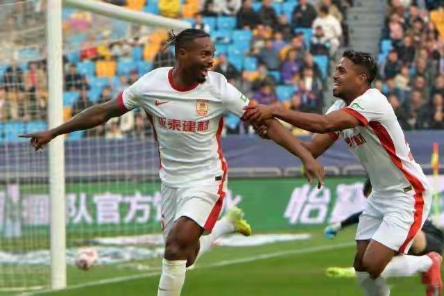 天津津门虎2比2长春亚泰 天津津门虎主场迎战保级的长春亚泰。谢维军的失误和基莱斯