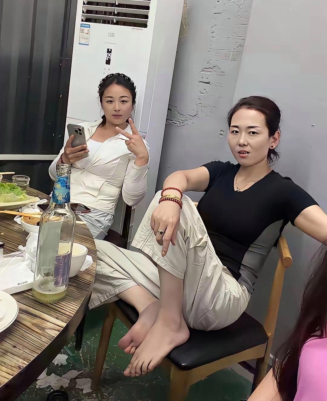 从面相看，她们都不是简单的人呐？一般人遇到只有瑟瑟发抖的份了！ 