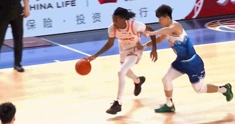 CBA新赛季首位超级外援诞生！史密斯轰45+15+14创历史

在昨晚的CBA常