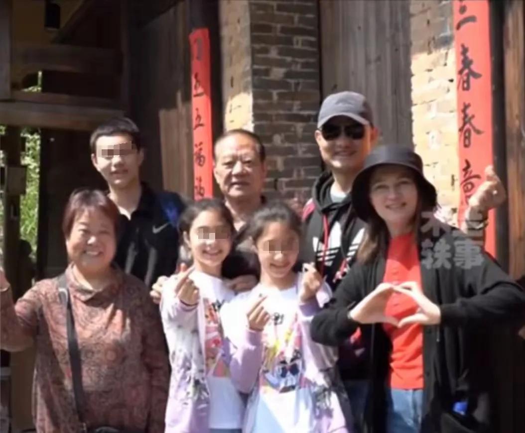 奇娜曾经还是很幸福的！
奇娜跟着她老公来到中国福建生活了19年，一个儿子，一对双