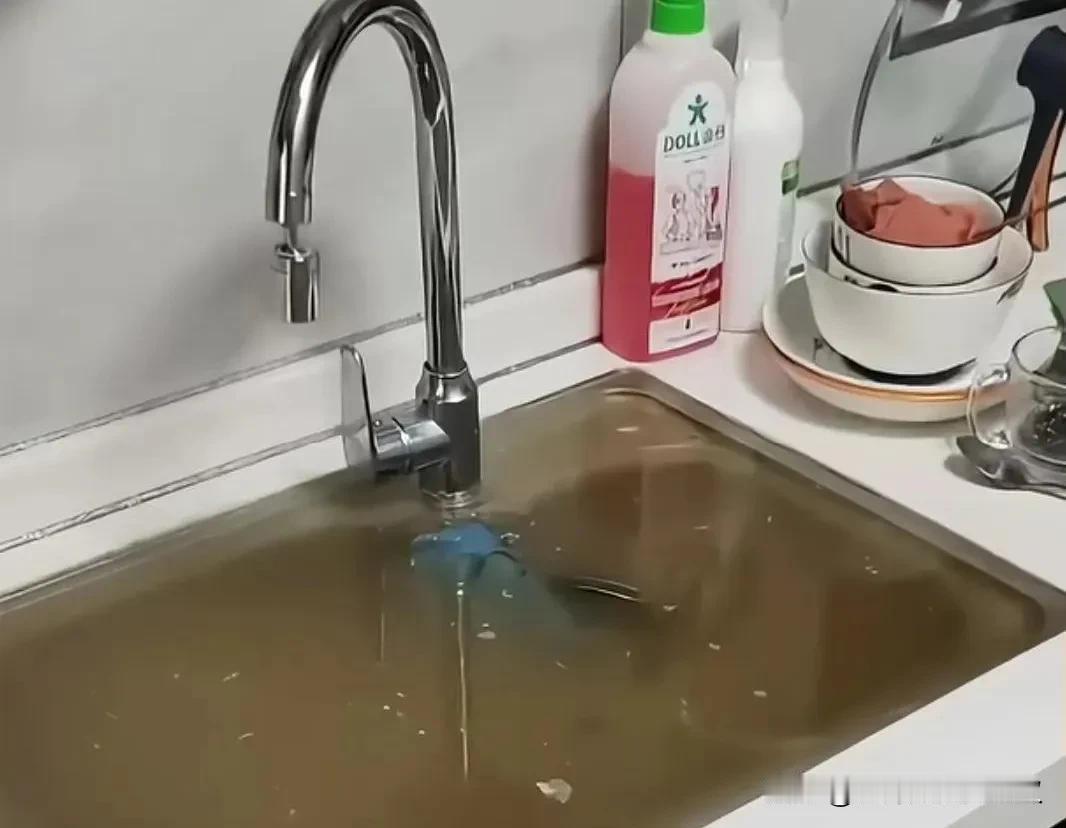 为什么不能买二楼？包工头老板娘给出了答案！
她说
哈哈哈，我老公做水电的，说宁可