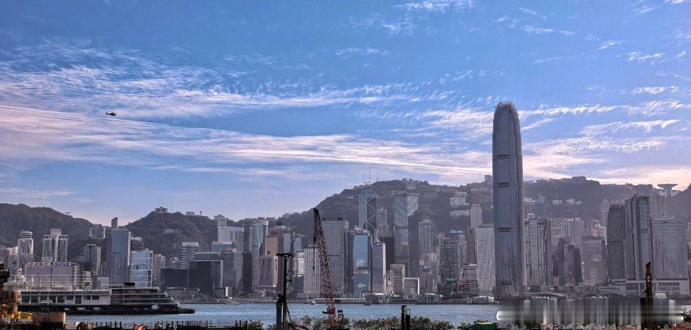 没想到赶到这么一个时间又来香港，路上倒是一切如常。下午就漫无目的的随便转转吧，今