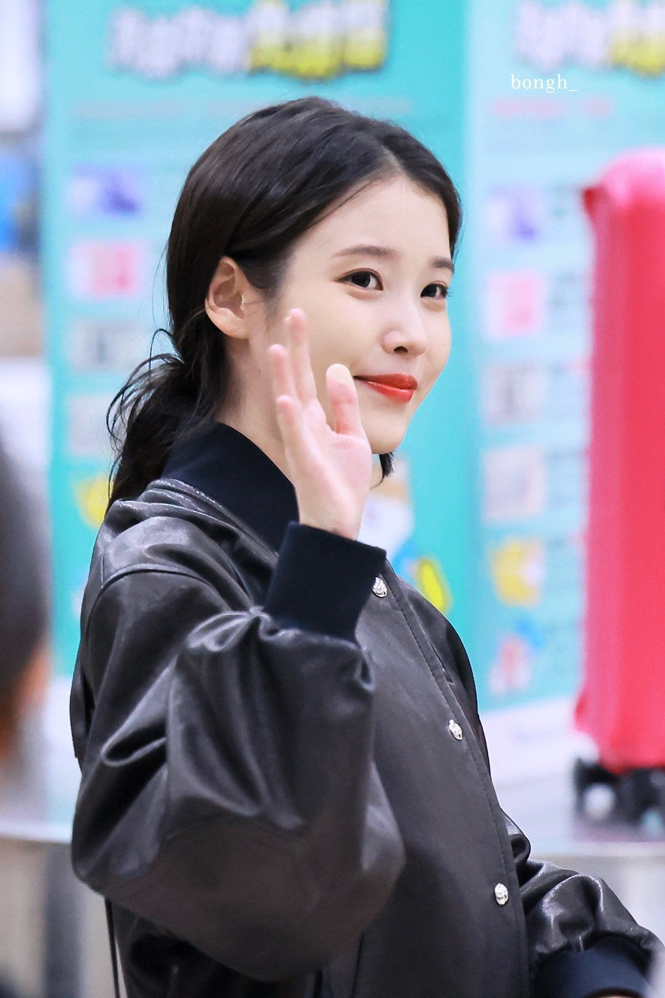 IU  🌸IU出道十七周年快乐 251205 IU高雄机场高清饭拍cr.bon