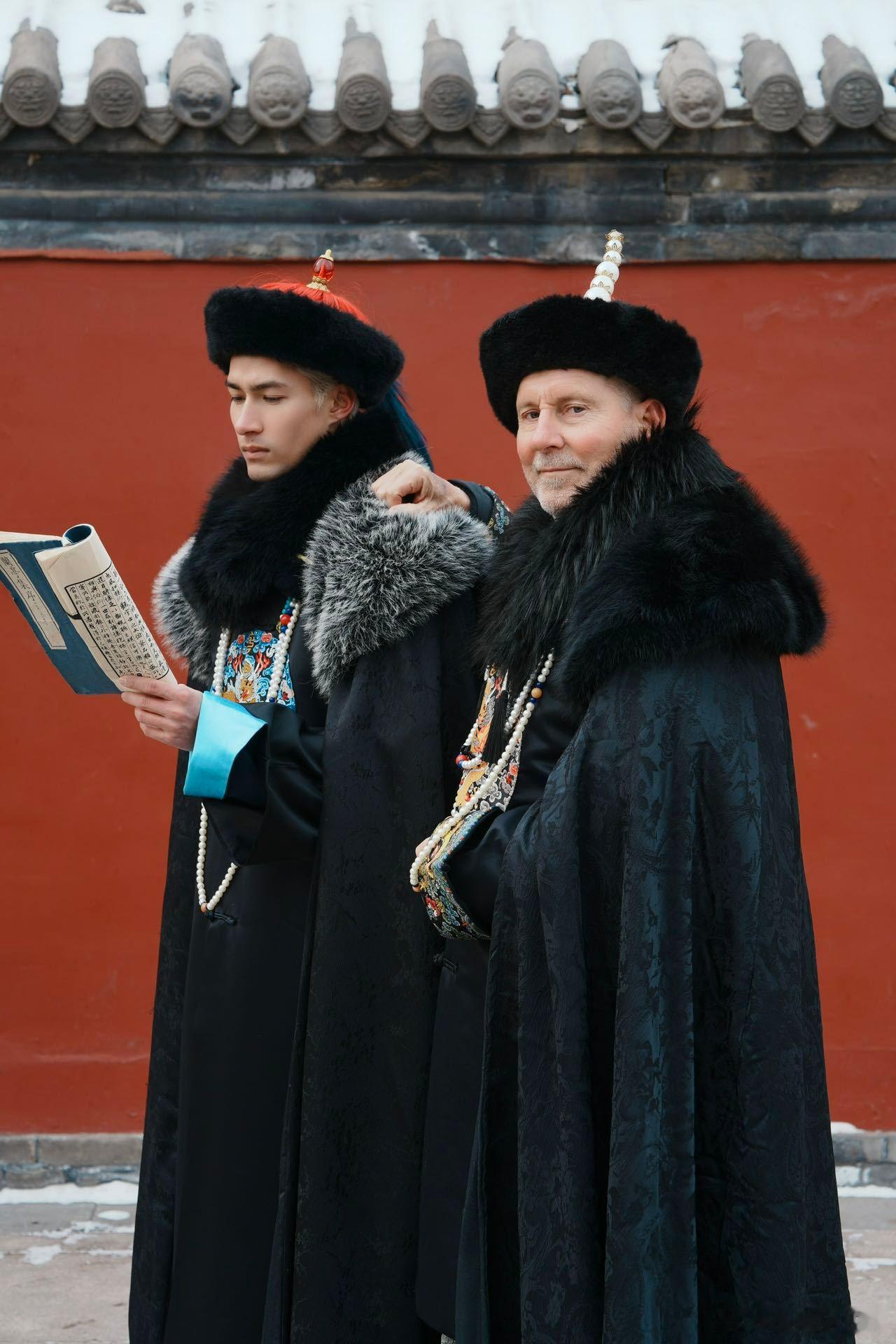 米卡重生之我在中国当王爷 米卡这是要集齐中国传统服饰的节奏呀！之前唐装造型温文尔