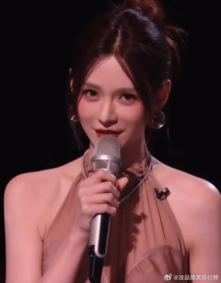 沈梦辰又美了歌手直播歌手2026简约穿搭穿出高级感，颜值依旧稳定发挥 