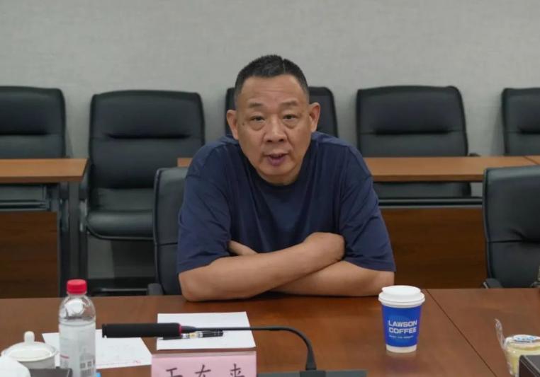 房东这次吃瘪了，想狮子大张口，于东来直接，把一年利润过亿的店，关了。
许昌生活广