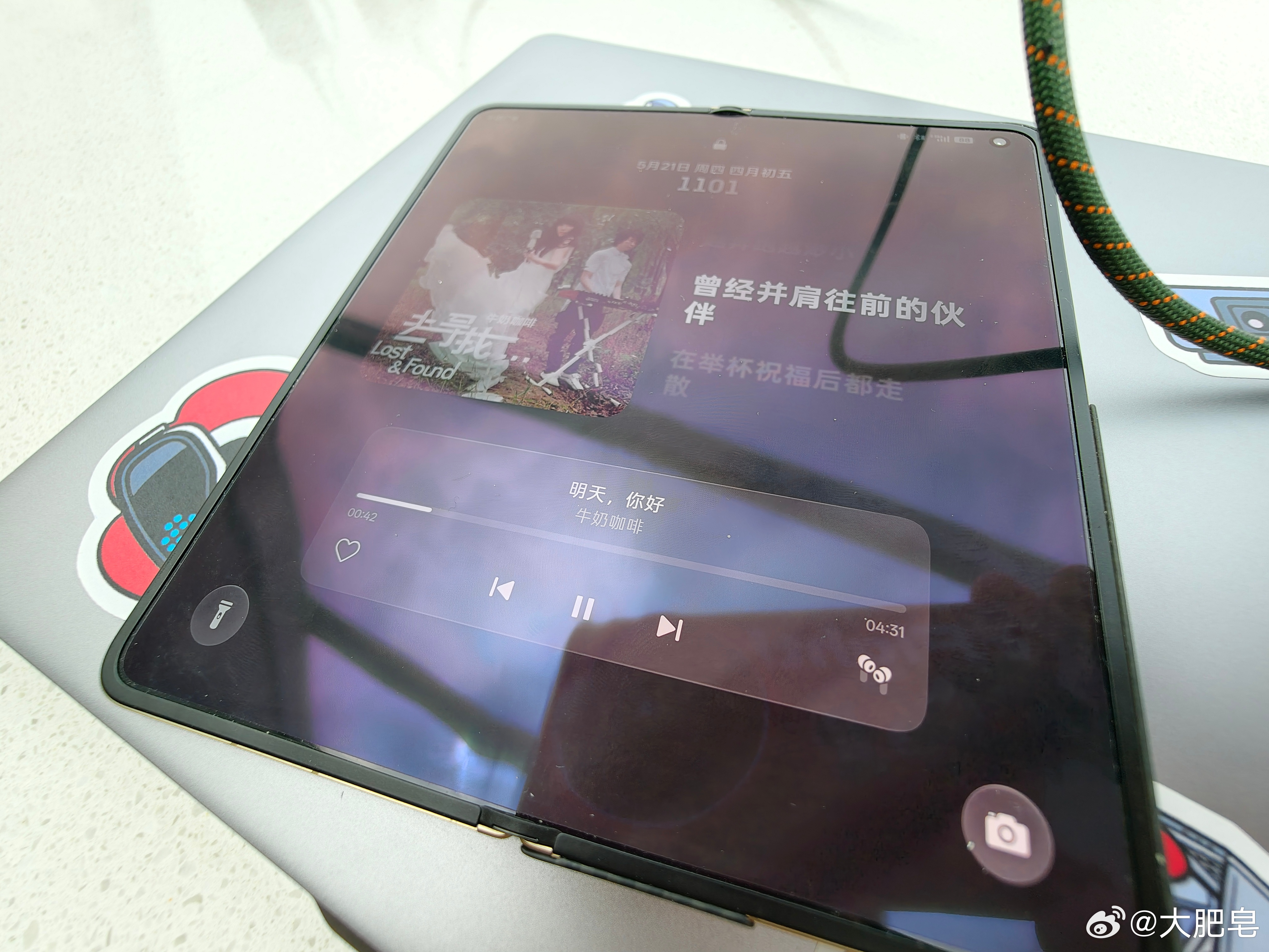 用了两个多月OPPO Find N6，折痕控制怎么样？你们自己看看图吧。 