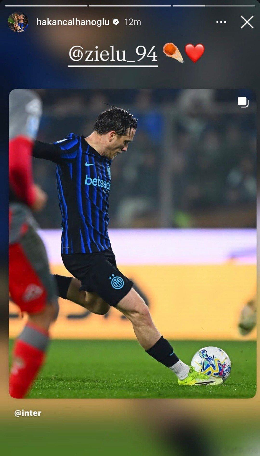 恰球王在社交媒体上发布了杰林斯基的照片克雷莫内塞0比2国际米兰热点现场 杰林斯基