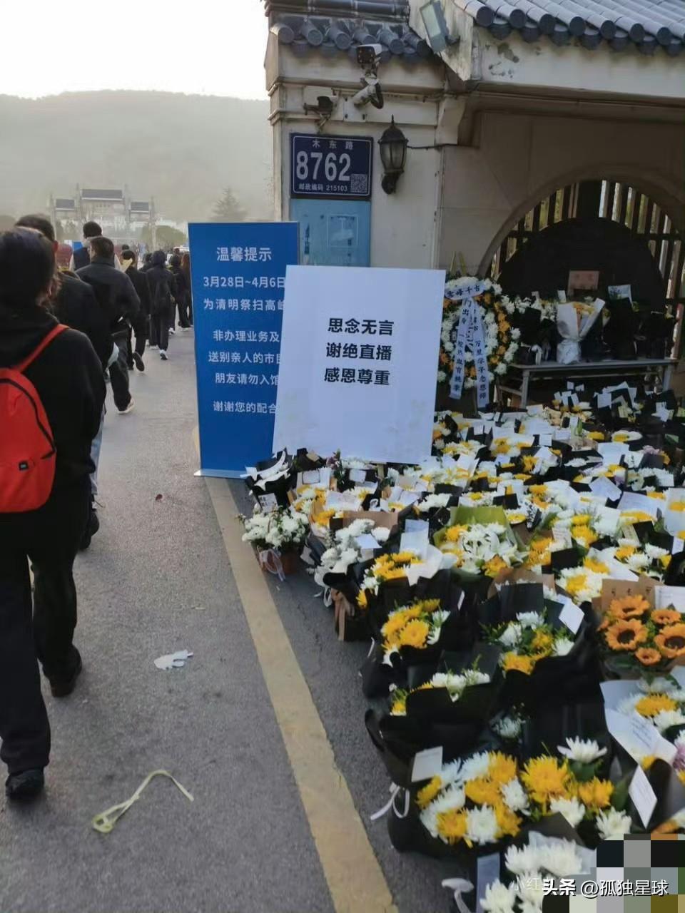 对张雪峰的争议：看完这几张照片，也该最平息了吧！

有人说张雪峰贩卖焦虑，也有人