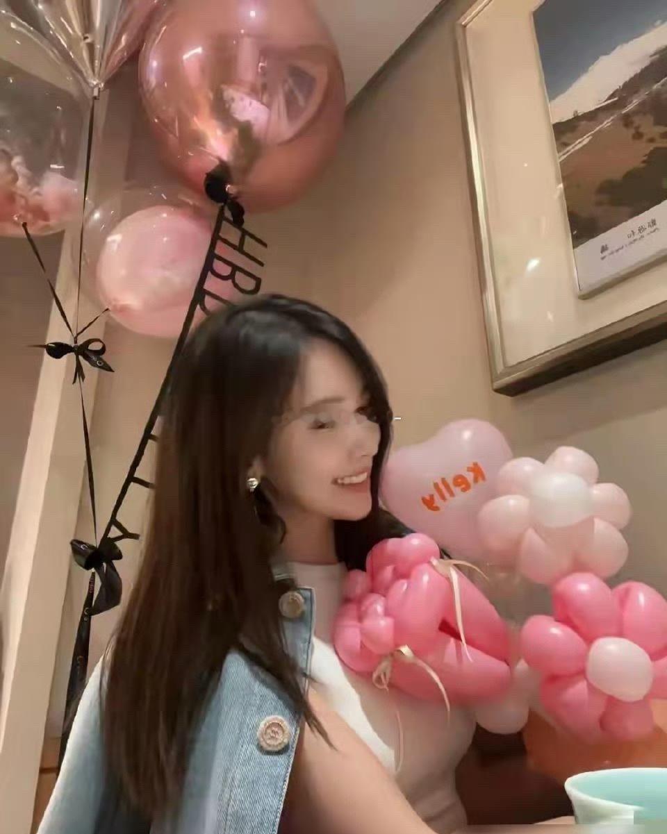 林志颖老婆陈若仪庆祝41岁生日，生了三个孩子，其中还有一对是双胞胎，但依然比大部