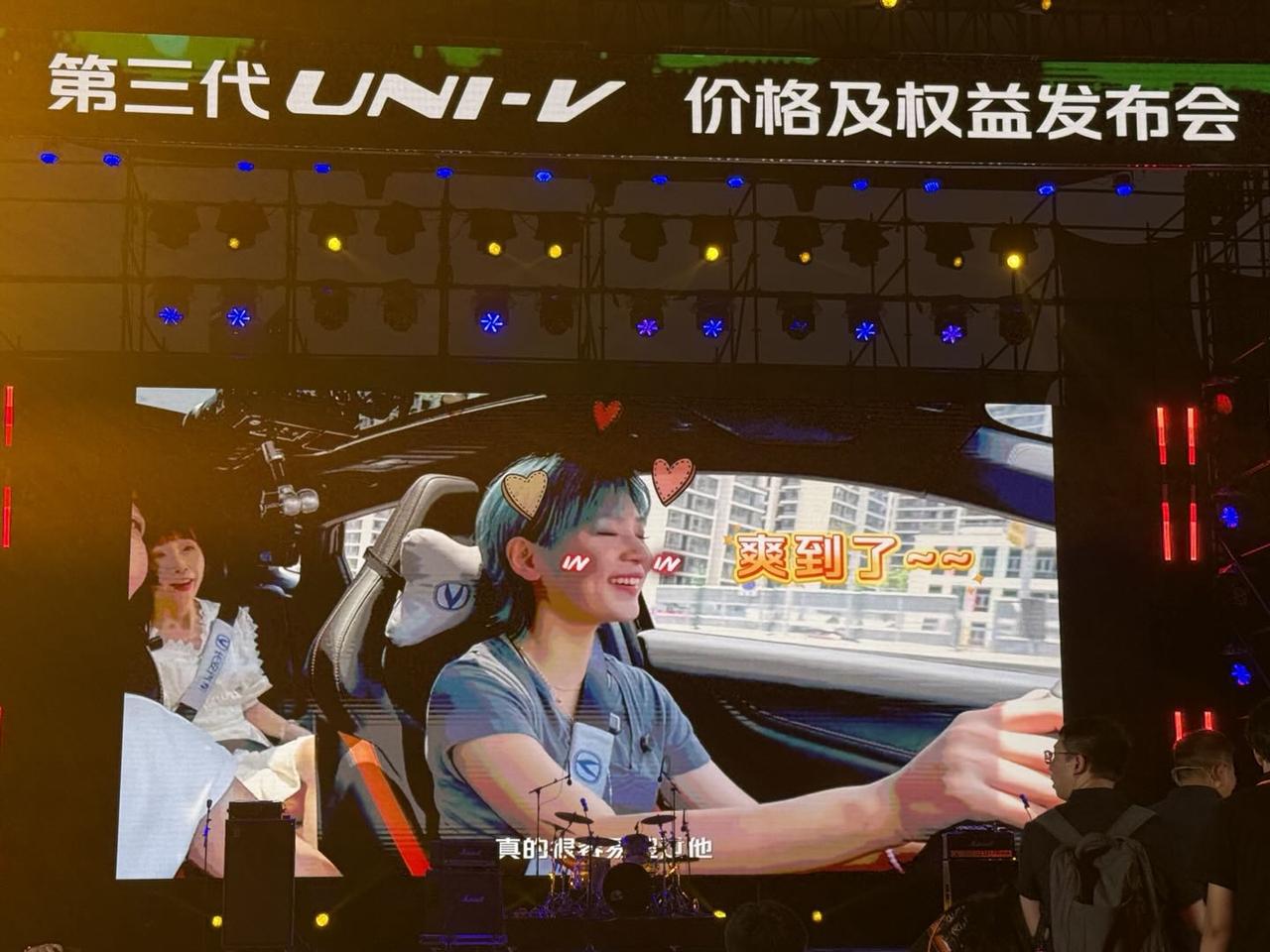 不懂就问，虽然知道是广告，周笔畅表演痕迹也很重，但想知道她买的什么颜色什么配置