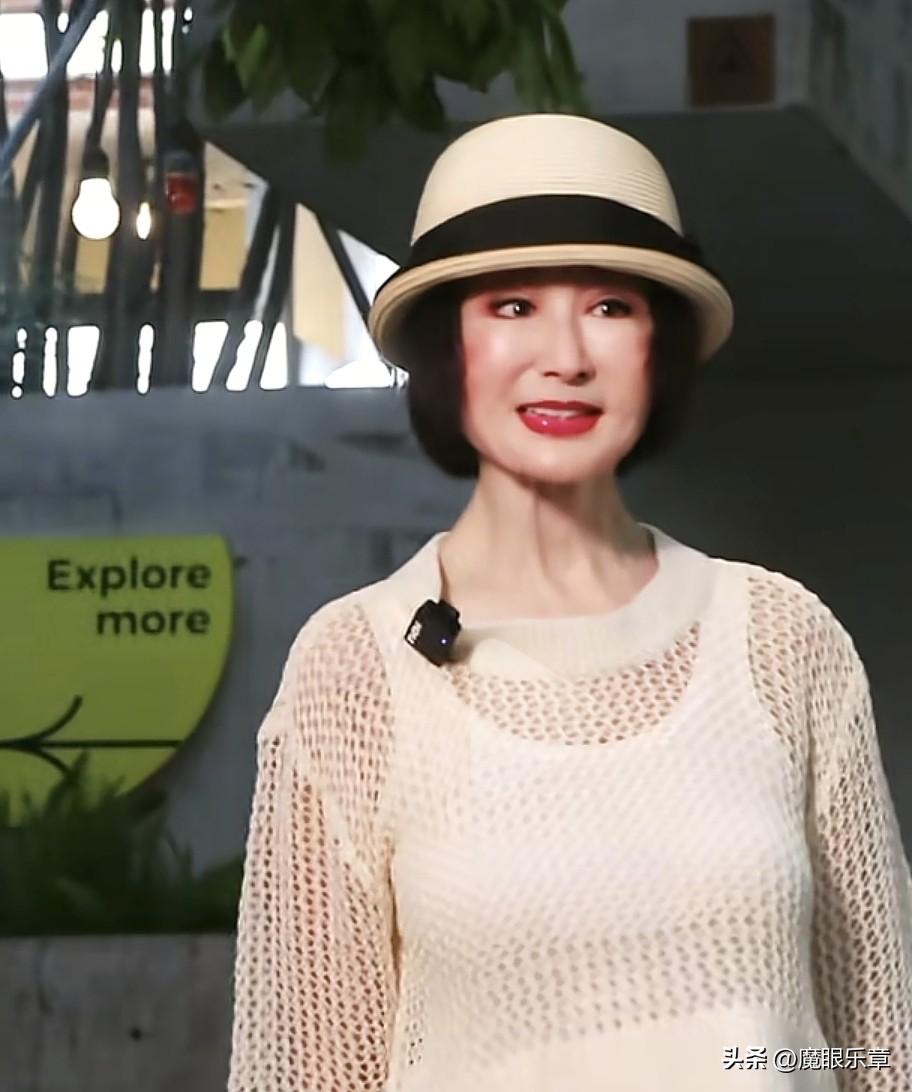 知名女星潘迎紫近期现身某怀旧演唱会宣传活动现场，1945年出生的她惊艳四座。81