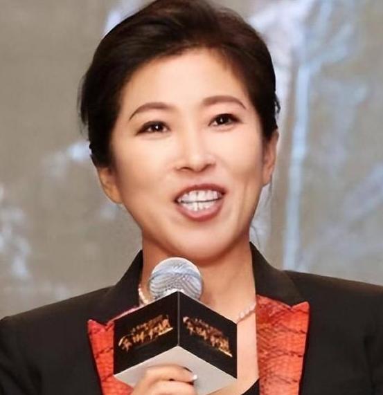 2018年，体坛最大败类：卷走44亿逃去美国，如今买飞机住豪宅生活潇洒。这位中国