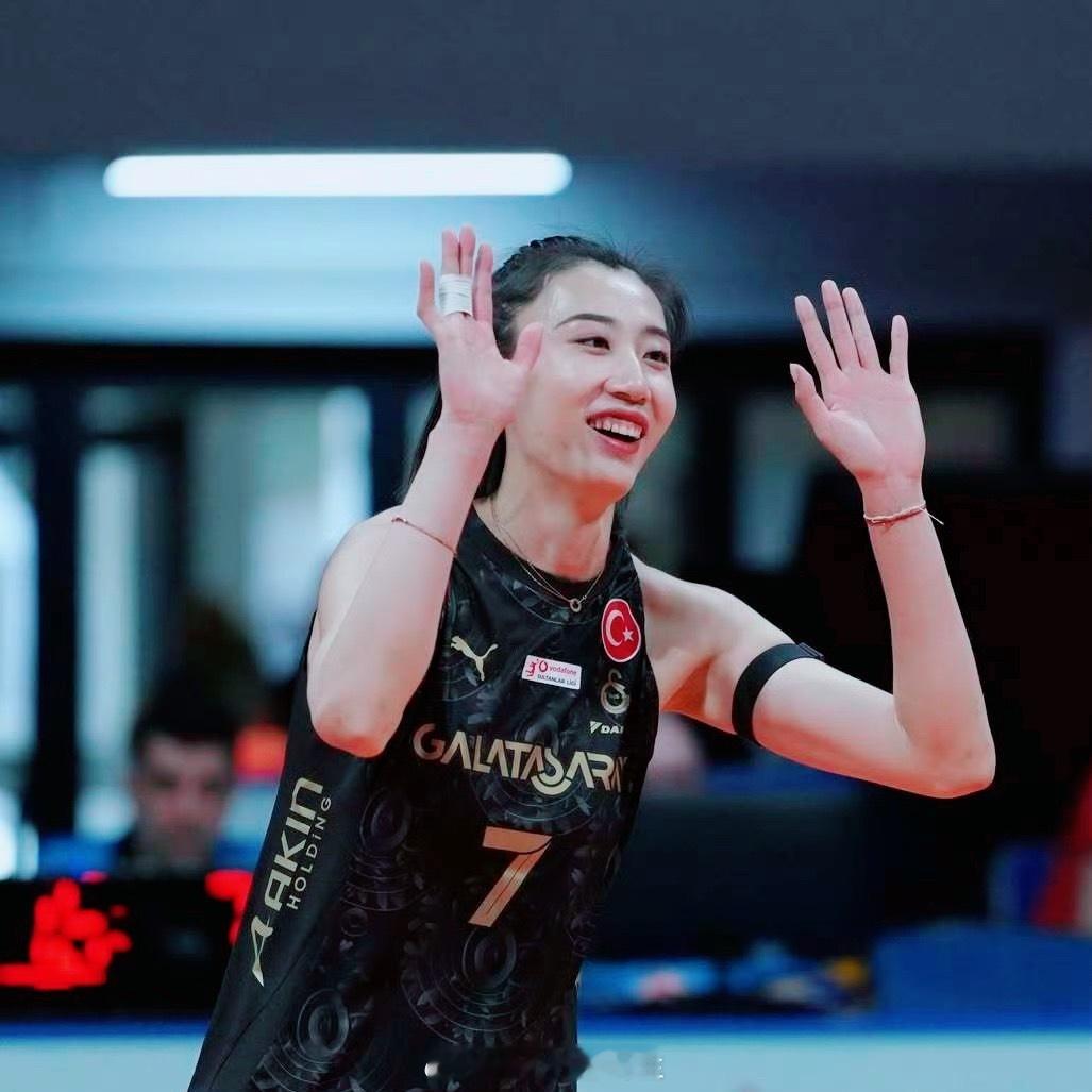 🟣据报道，米兰已经向吴梦洁发出引进报价🟢王媛媛下赛季大概率还会在加拉塔萨雷，