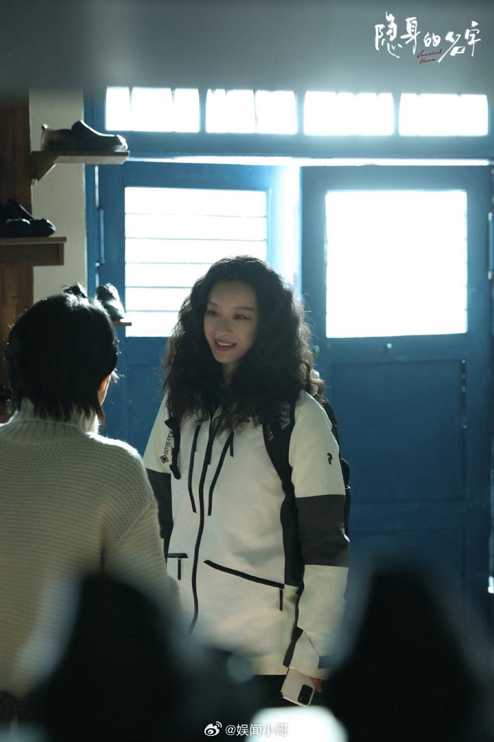 倪妮皱眉那一下 倪妮演得也太绝了！看她对哑妹皱眉那下，我跟着揪心，后来追车时的急