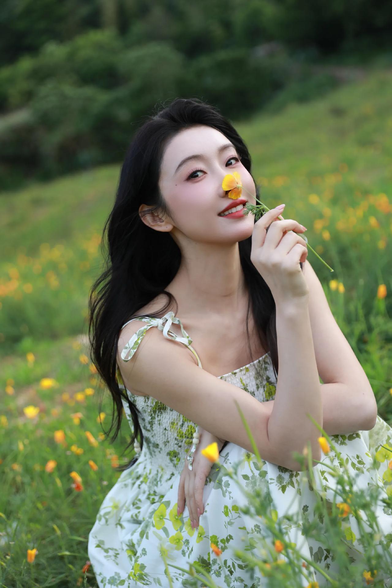 宣璐碎花连衣裙，气质简直就是野生小玫瑰