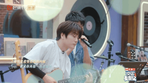 #苏醒别让我走新歌首唱# 啊啊啊啊啊啊啊都进来听苏醒唱情歌！！《别让我走》歌名就