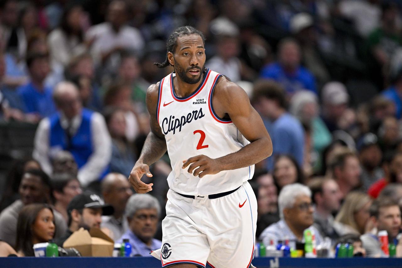 据ESPN王牌名记Shams独家实锤，快船、猛龙达成重磅互换，球队核心伦纳德正式