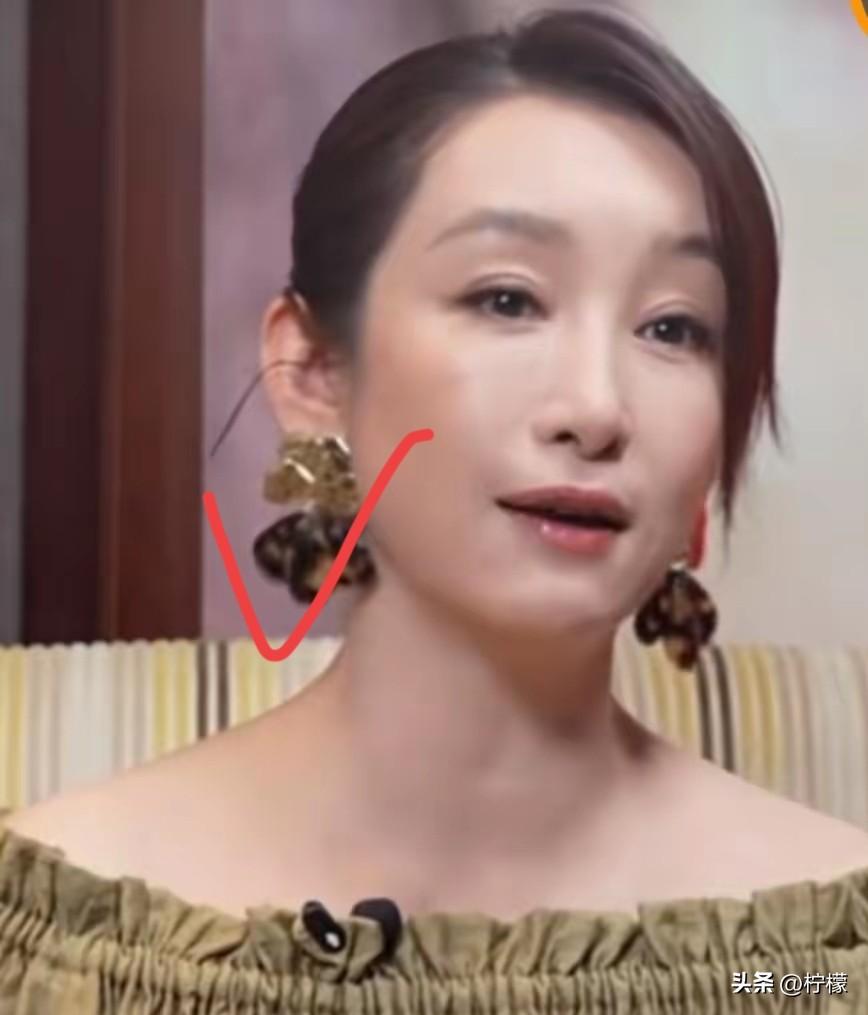 秦海璐说的这句话，真是让人听了心里一亮。

她说，主角的花彩香其实就是人生的一个