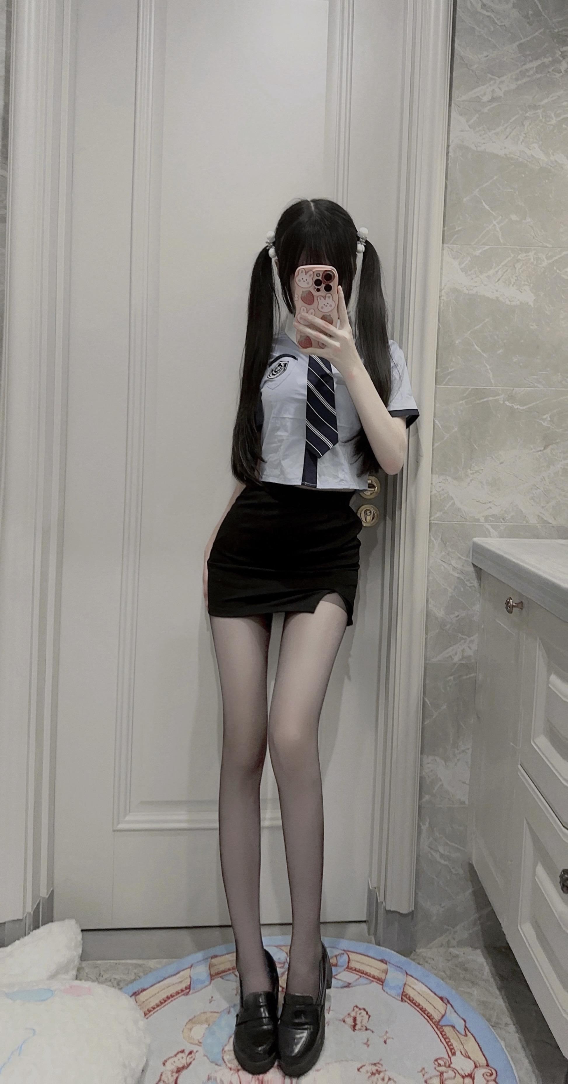 不知道啊 反正我的身材很曼妙