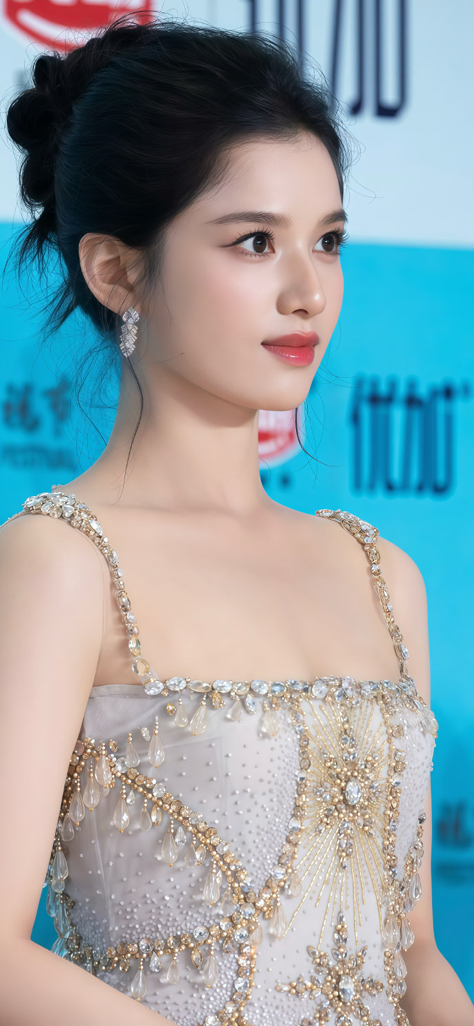 张婧仪 