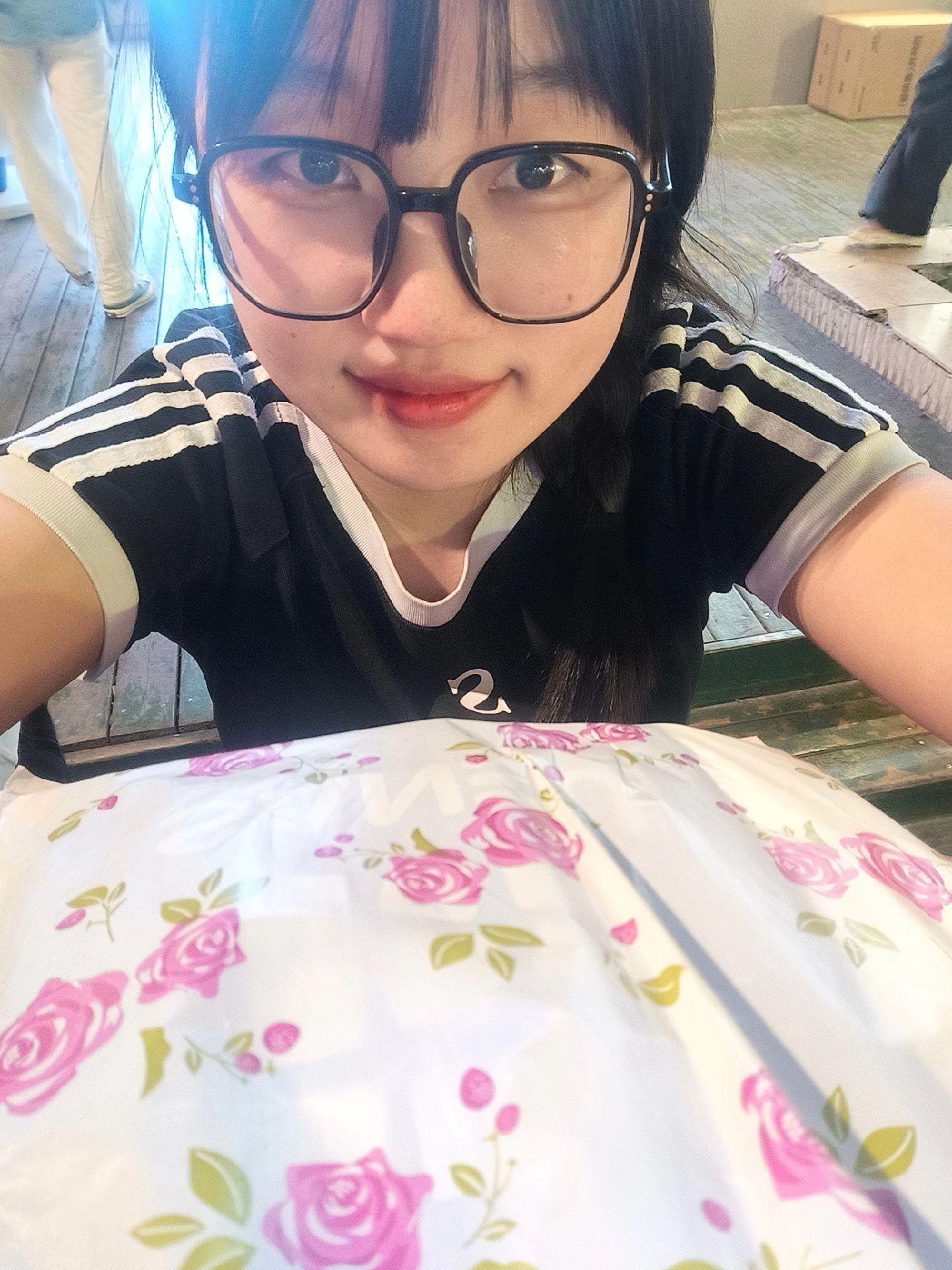 要让自己开心一点 因为人生就是过一天少一天