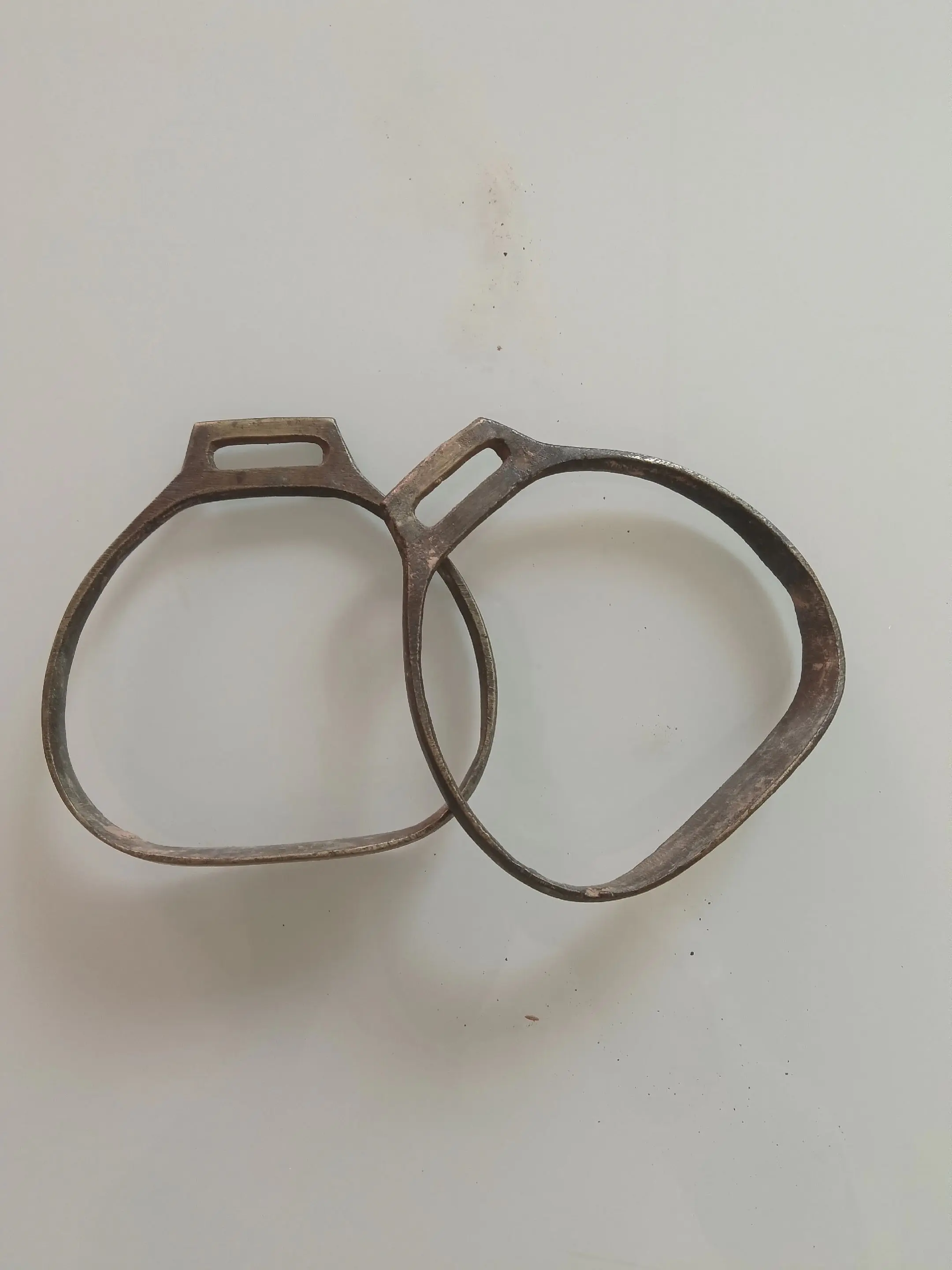 清末民初青铜马镫一对。青铜马镫一对 清末民初老物件 保存完好无损 整体...