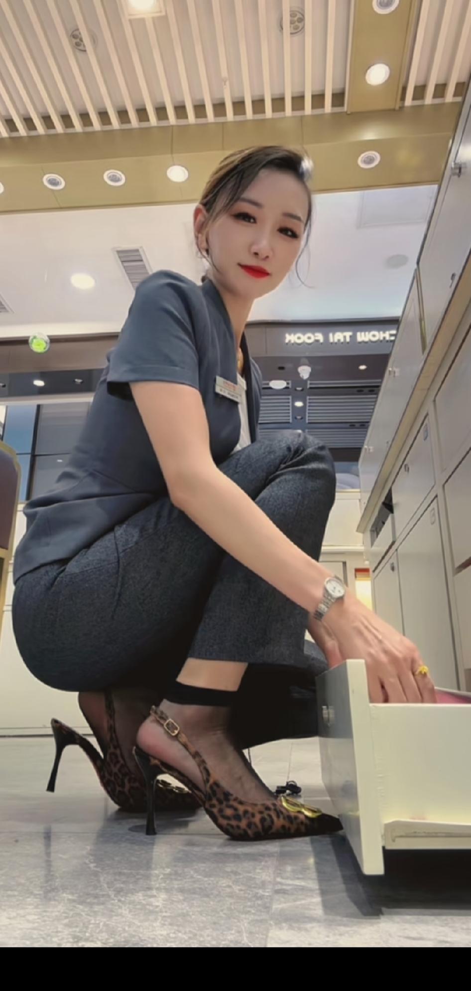 独步殿馀春[玫瑰][玫瑰][玫瑰]