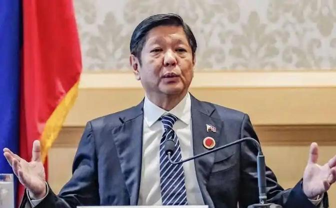 刚帮美国主子骂完中国，转头就被赏了一记关税大耳光！菲律宾活生生演绎了什么叫“热脸