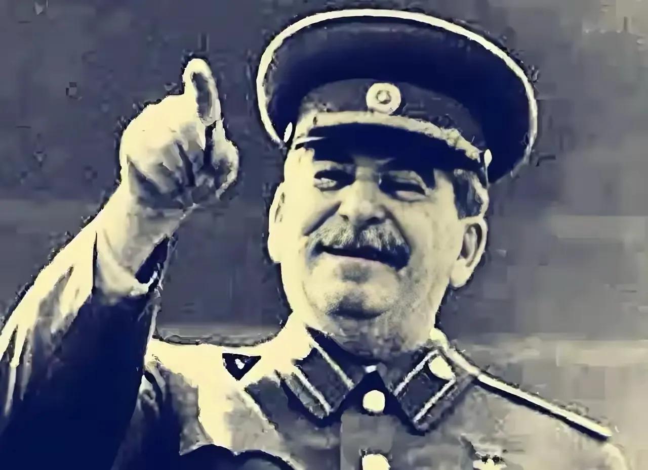 斯大林时代的苏联，口号震天响，可现实却是：权力不受任何制度约束，自由不被任何权利