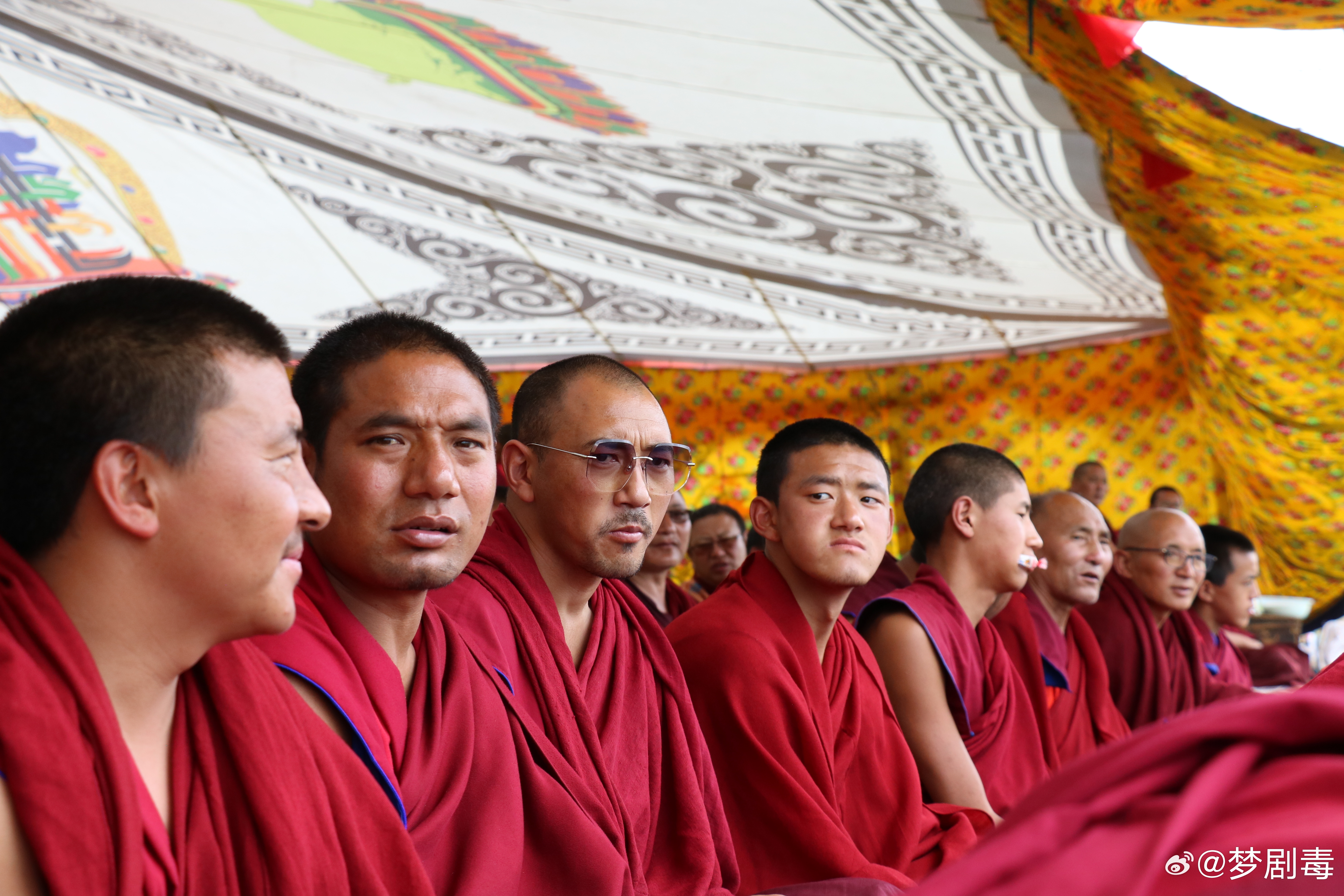 འཇིག་རྟེན་གྱི་འུར་ཟིང་ཇི་ལྟར་ཆེ་ཡང་།  ཁྱ