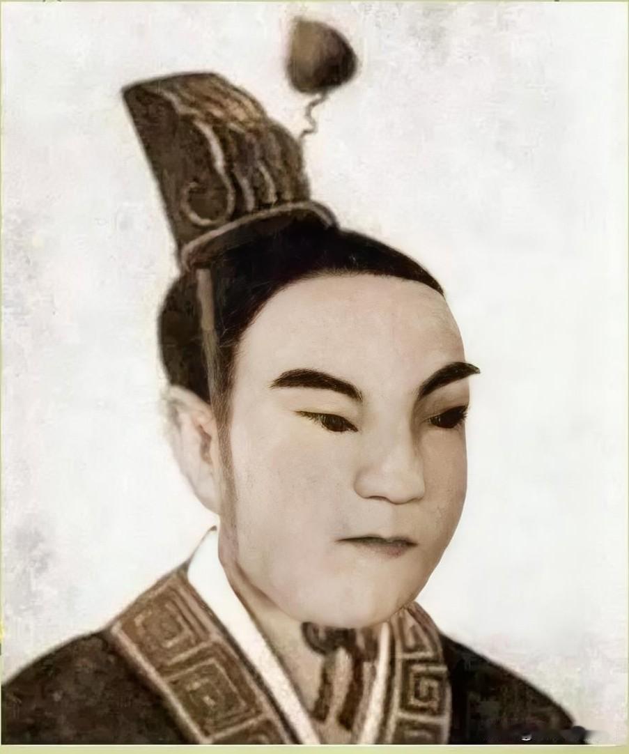 他原名李祚，是唐昭宗第九子，生于892年。公元904年，权臣朱温弑杀唐昭宗后，将