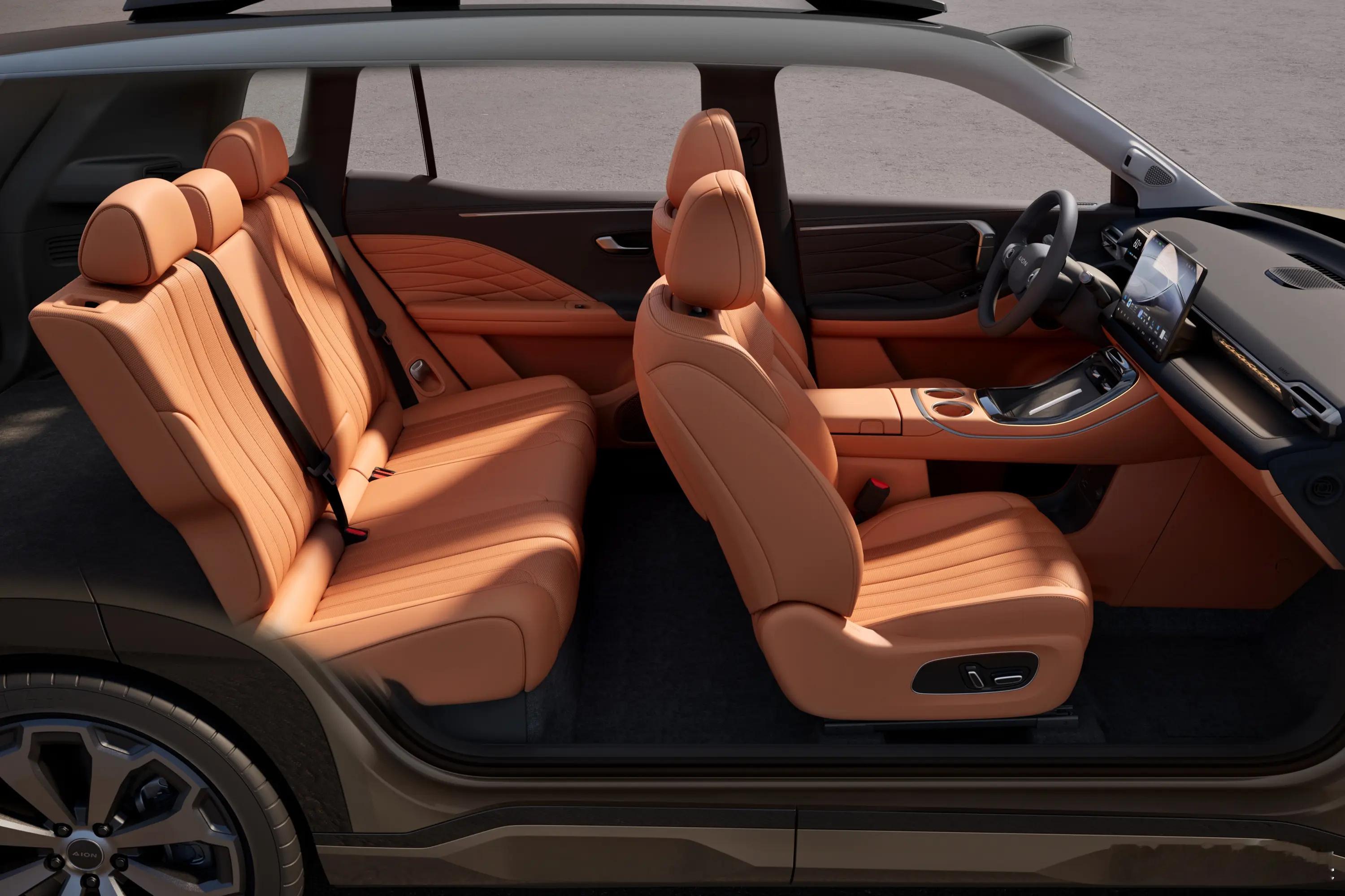 这段时间开 AION V 霸王龙，整体用车体验很贴合家用需求。续航表现足够省心，