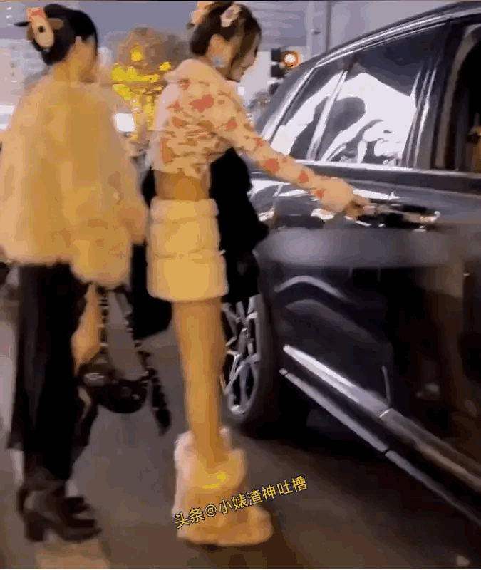 小姐姐当场社死，尴尬到极点 