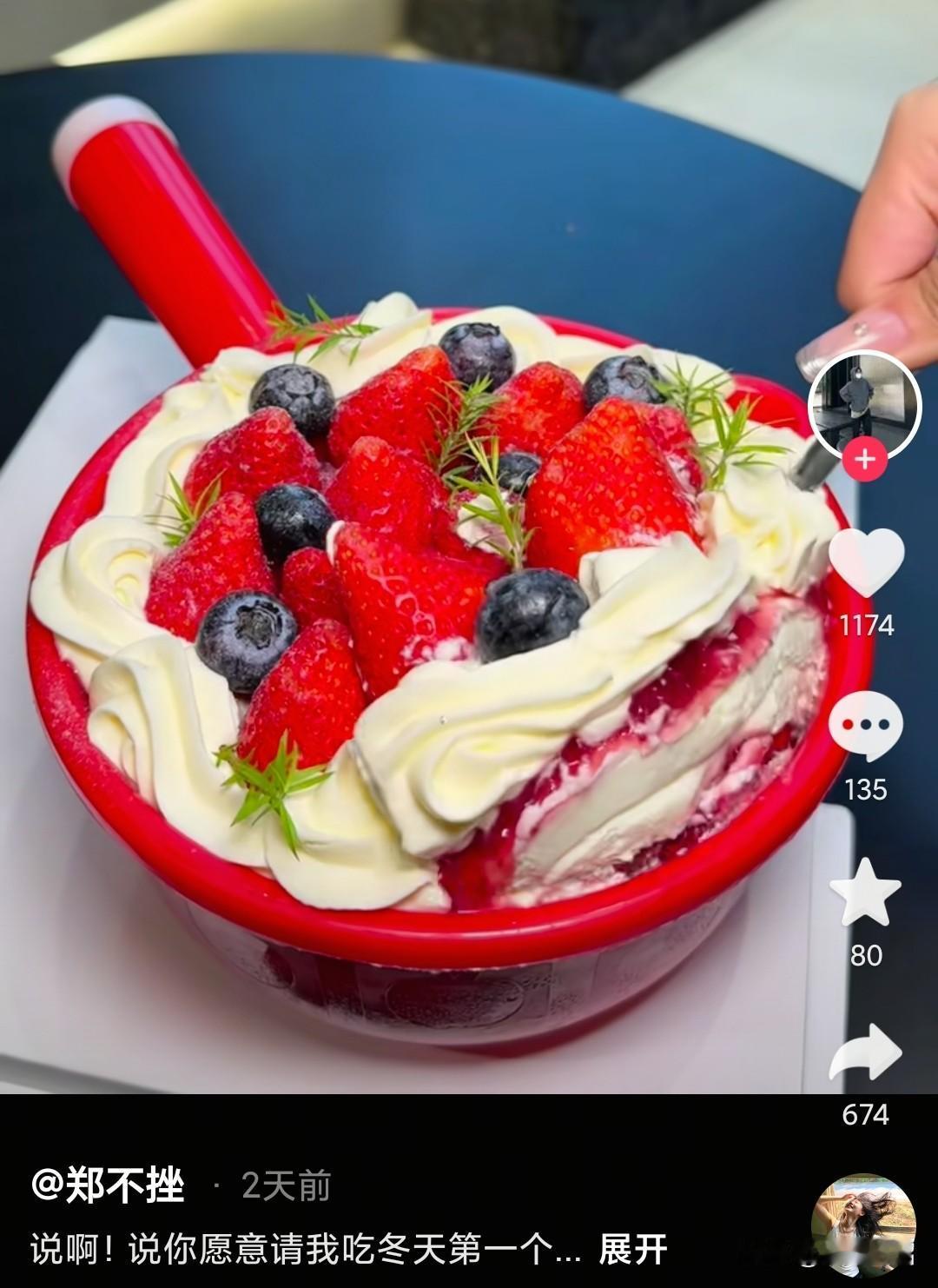 中国人还蛮有经商头脑，火得是莫名其妙，感觉也不好看，大多数人都在跟风。
一到冬天