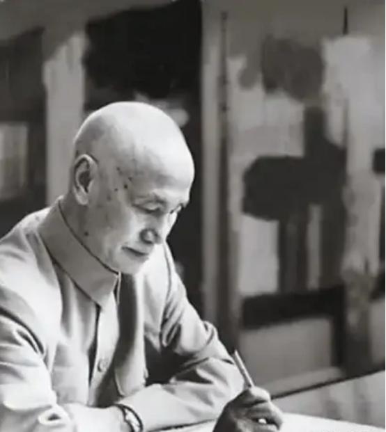 1963年10月8日，身在台湾的蒋介石接到一封十万火急的电报，电报里表示，中国大