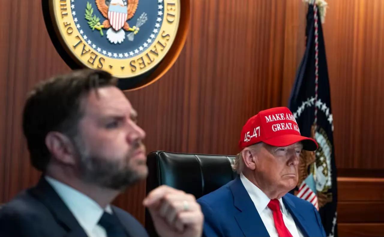 反转，中国超越美国了。根据皮尤研究中心的一项调查显示，全球对中国持正面看法的人士