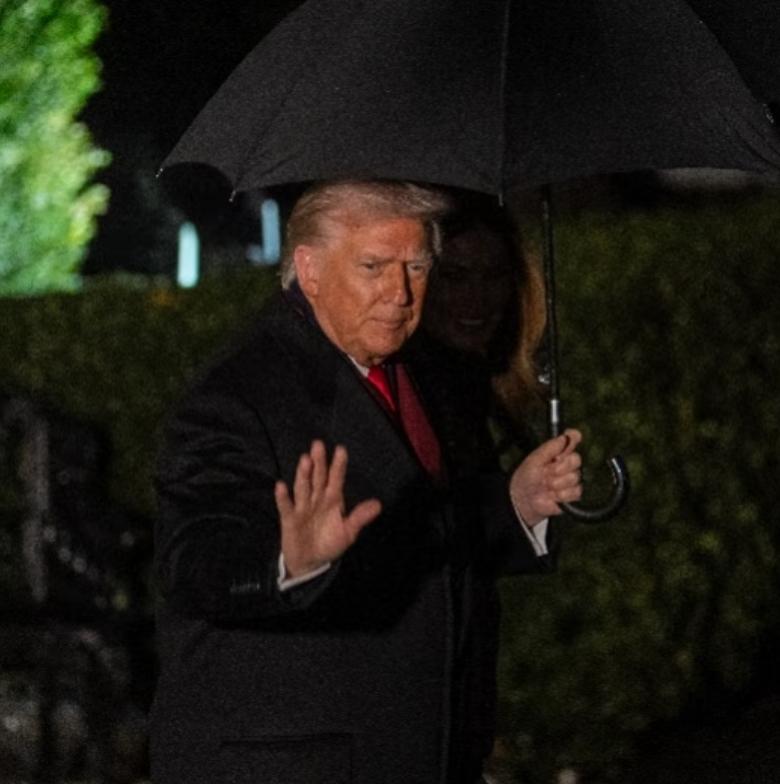 特朗普现在最危险的地方，不是他敢说狠话，而是他已经不装了。

把马杜罗抓到美国之