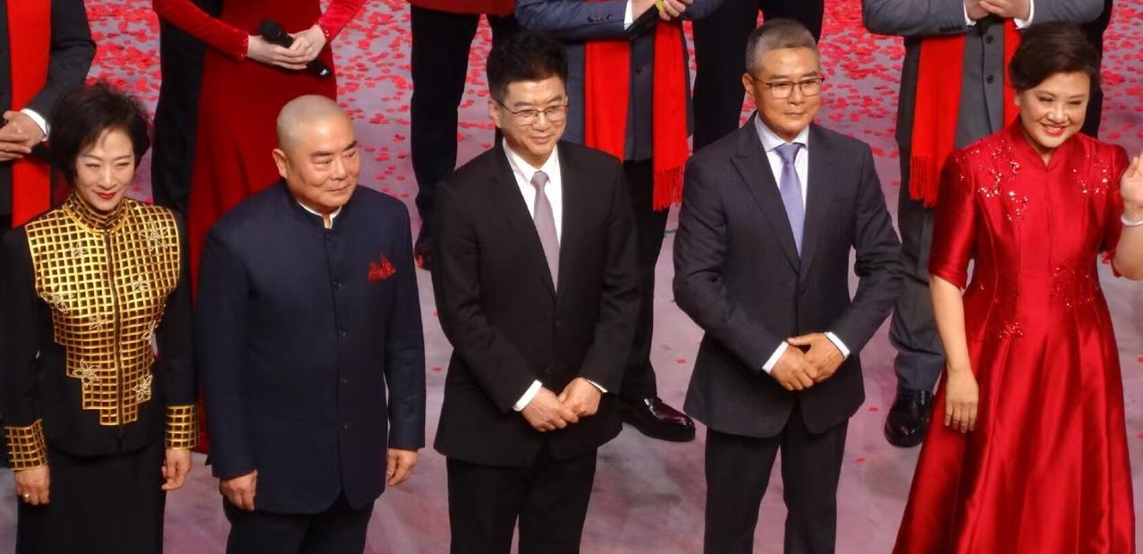 这5位京剧名家同台，4个行当，流派纷呈。
那么，他们传承的到底是哪几个流派呢？老